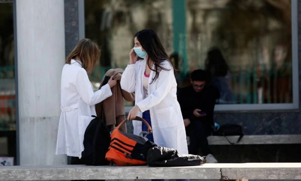 Κορονοϊός: «Πλήρως ενήμερο» το 90% των Ελλήνων σύμφωνα με τον ΠΙΣ